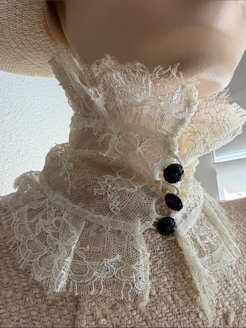 CHANEL Ivory Lace Detachable Collar with Camellia Black Buttons - Picture 4 of 8